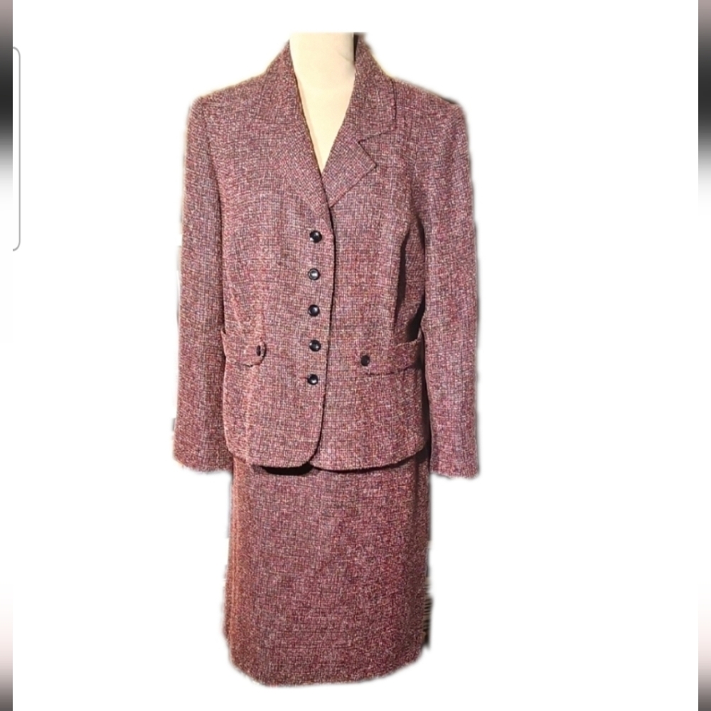 Like NEW, Sag Harbor 2 Piece Suit 14W.    I Despise It